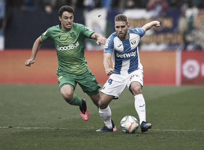 Kevin Rodrigues controlando el esférico