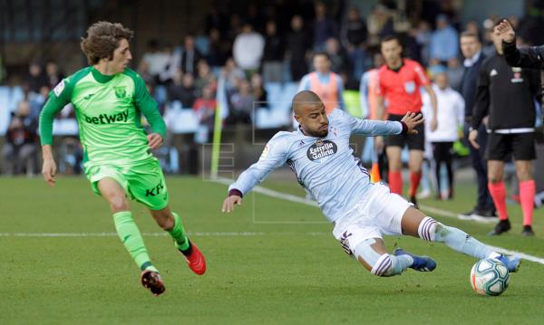Rafinha evita que un salón salga fuera.